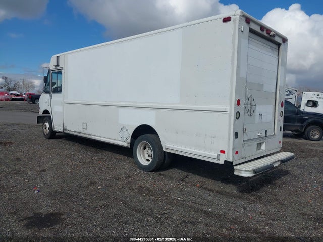 44235661 :رقم المزاد ، 4UZAARBW31CH52359 vin ، 2001 Freightliner Chassis M Line Walk-in Van مزاد بيع