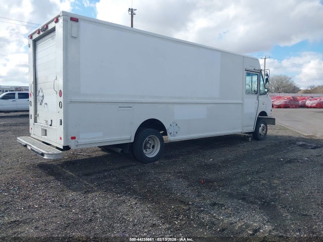 44235661 :رقم المزاد ، 4UZAARBW31CH52359 vin ، 2001 Freightliner Chassis M Line Walk-in Van مزاد بيع