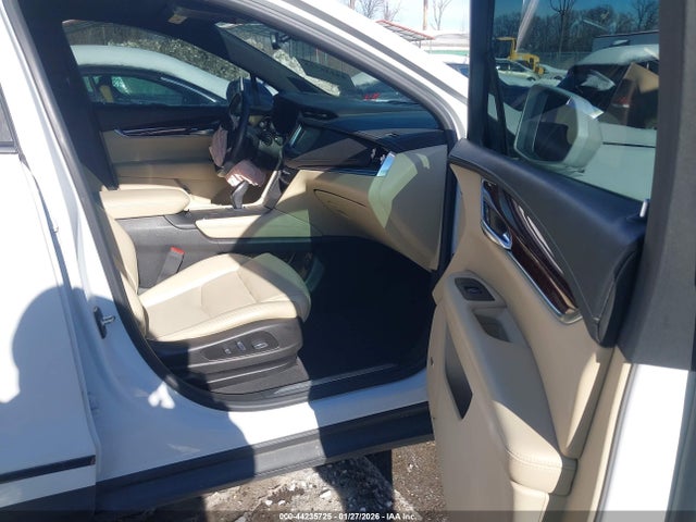 2017 CADILLAC XT5 1GYKNBRSXHZ231483 Photo 4