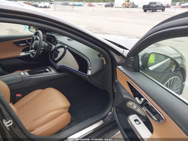 W1KLF4HBXRA075777 Mercedes-Benz E 350