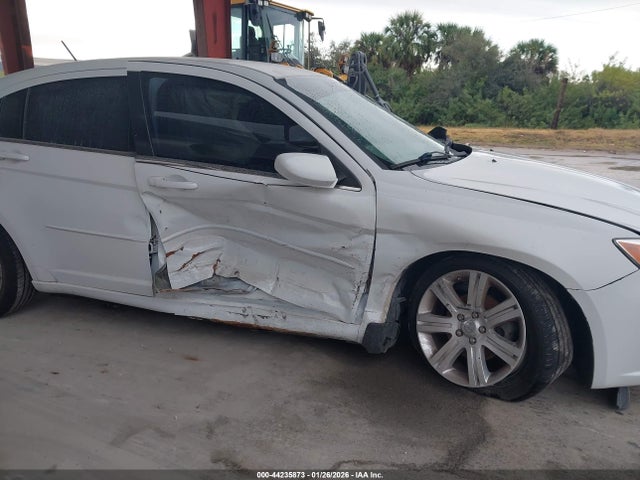 Продаж на аукціоні авто 2013 Chrysler 200 Touring, vin: 1C3CCBBB7DN639035, номер лоту: 44235873