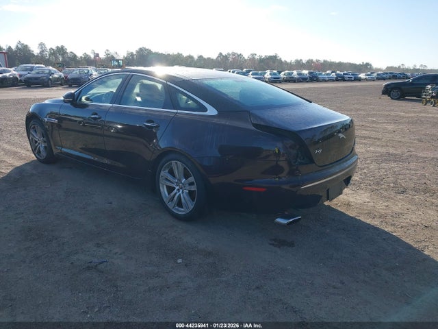 2011 JAGUAR XJ SAJWA1CB4BLV07142 Photo 2