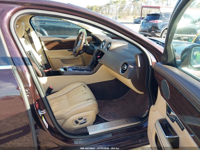 2011 JAGUAR XJ SAJWA1CB4BLV07142 Photo 4