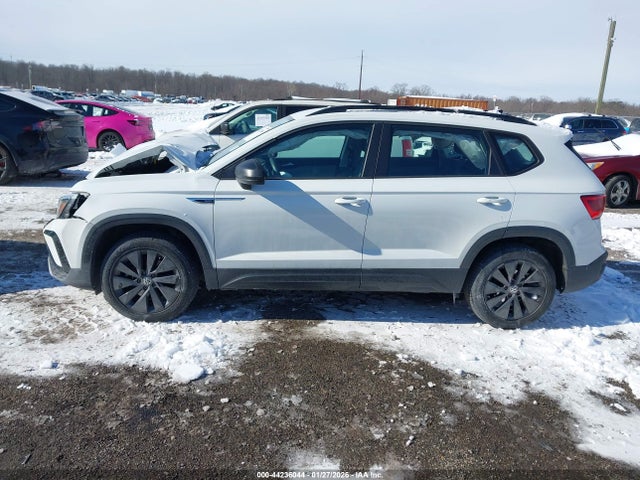 44236044 :رقم المزاد ، 3VVAX7B2XNM050000 vin ، 2022 Volkswagen Taos 1.5t S مزاد بيع