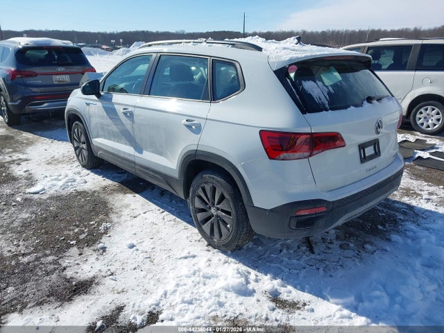 44236044 :رقم المزاد ، 3VVAX7B2XNM050000 vin ، 2022 Volkswagen Taos 1.5t S مزاد بيع