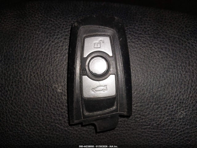 44236050 :رقم المزاد ، WBA3C3C51EP662730 vin ، 2014 Bmw 320i Xdrive مزاد بيع