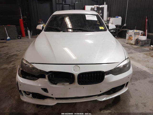 44236050 :رقم المزاد ، WBA3C3C51EP662730 vin ، 2014 Bmw 320i Xdrive مزاد بيع