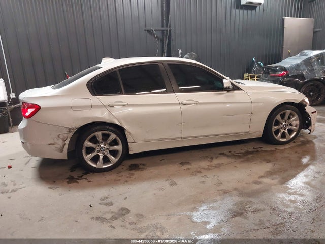 44236050 :رقم المزاد ، WBA3C3C51EP662730 vin ، 2014 Bmw 320i Xdrive مزاد بيع