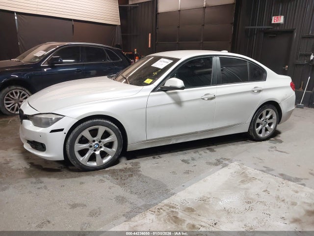 44236050 :رقم المزاد ، WBA3C3C51EP662730 vin ، 2014 Bmw 320i Xdrive مزاد بيع