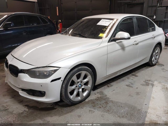 44236050 :رقم المزاد ، WBA3C3C51EP662730 vin ، 2014 Bmw 320i Xdrive مزاد بيع