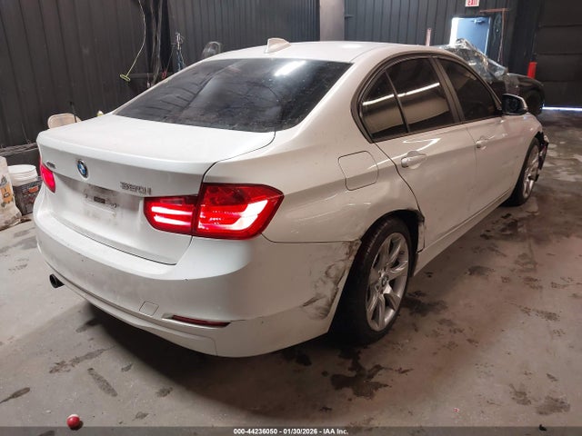 44236050 :رقم المزاد ، WBA3C3C51EP662730 vin ، 2014 Bmw 320i Xdrive مزاد بيع