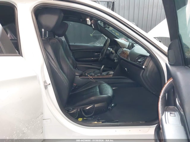 44236050 :رقم المزاد ، WBA3C3C51EP662730 vin ، 2014 Bmw 320i Xdrive مزاد بيع