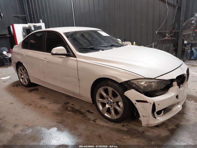 44236050 :رقم المزاد ، WBA3C3C51EP662730 vin ، 2014 Bmw 320i Xdrive مزاد بيع