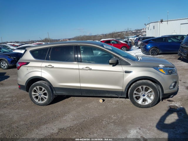1FMCU9GD8HUE84000 Ford ESCAPE SE