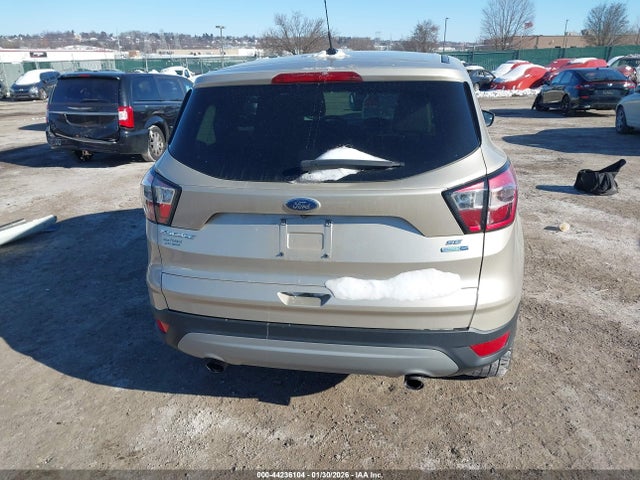 1FMCU9GD8HUE84000 Ford ESCAPE SE