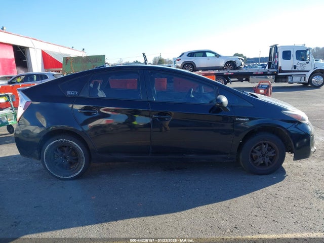 Toyota Prius Three 2014 JTDKN3DU4E1781289 Image 13