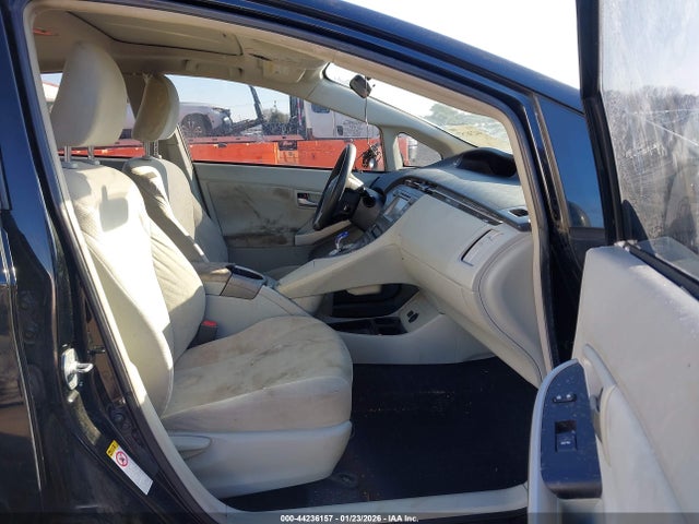 Toyota Prius Three 2014 JTDKN3DU4E1781289 Image 5