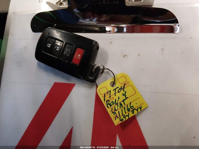 Toyota Rav4 Xle 2017 JTMRFREV1HD211176 Image 11