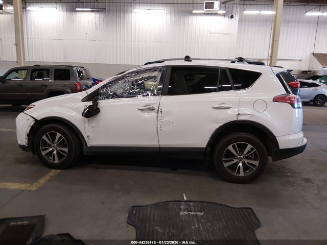 Toyota Rav4 Xle 2017 JTMRFREV1HD211176 Image 15