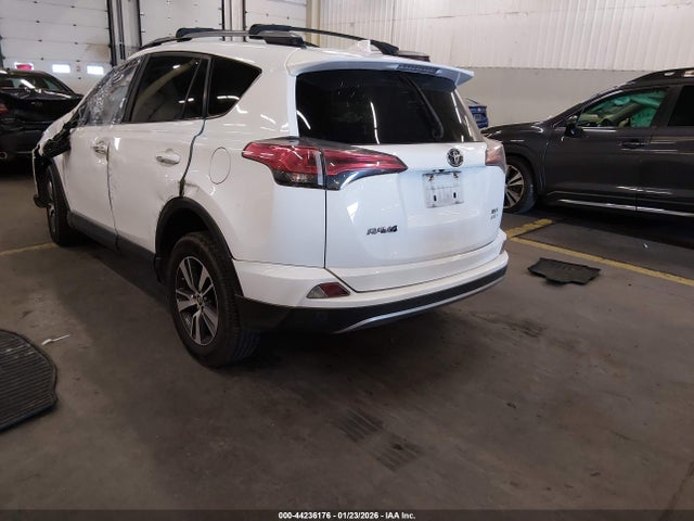 Toyota Rav4 Xle 2017 JTMRFREV1HD211176 Image 3