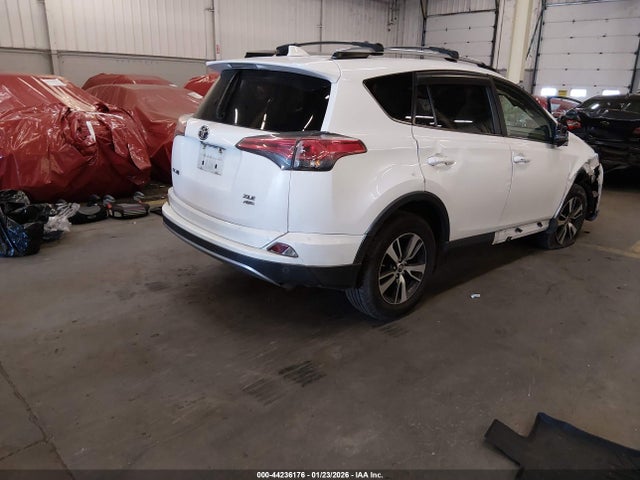 Toyota Rav4 Xle 2017 JTMRFREV1HD211176 Image 4