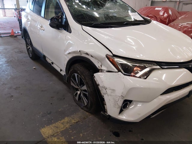 Toyota Rav4 Xle 2017 JTMRFREV1HD211176 Image 6