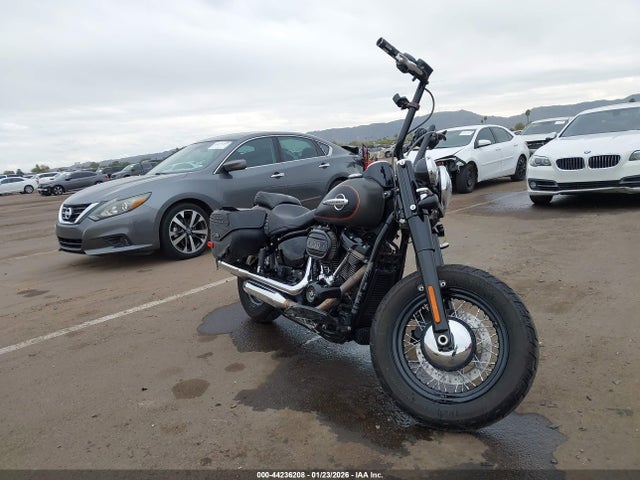2018 HARLEY-DAVIDSON FLHCS 1HD1YBK17JC059219