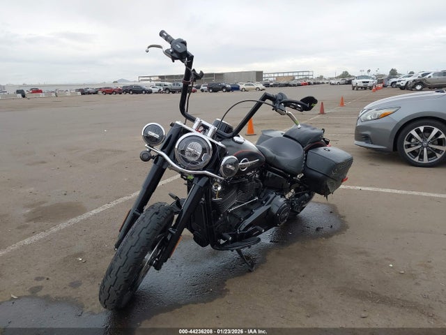 2018 HARLEY-DAVIDSON FLHCS 1HD1YBK17JC059219 Photo 1