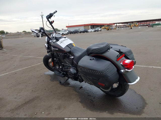 2018 HARLEY-DAVIDSON FLHCS 1HD1YBK17JC059219 Photo 2