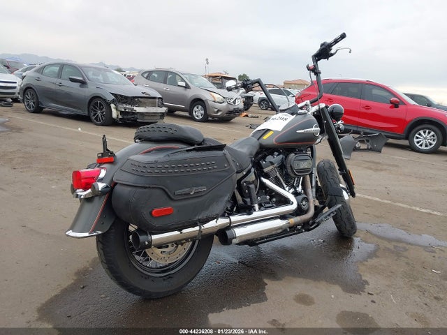 2018 HARLEY-DAVIDSON FLHCS 1HD1YBK17JC059219 Photo 3
