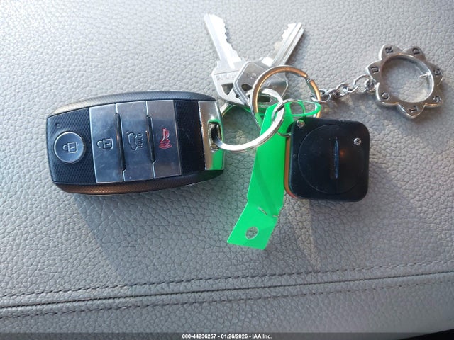 5XYKU4A78FG632084 KIA Sorento Ex V6