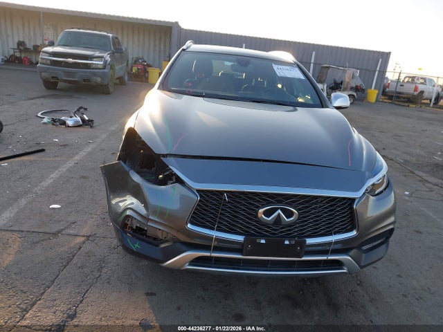 SJKCH5CR1JA048550 Infiniti Qx30 Premium