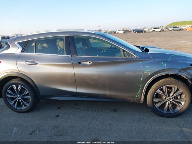 SJKCH5CR1JA048550 Infiniti Qx30 Premium