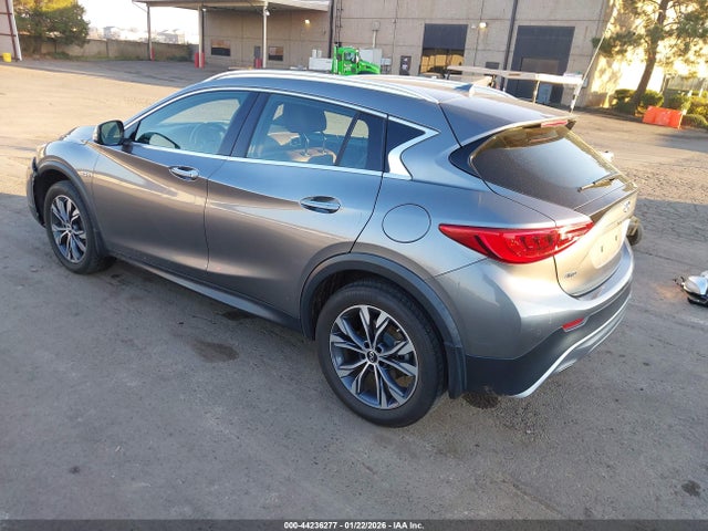 2018 INFINITI QX30 SJKCH5CR1JA048550 Photo 2