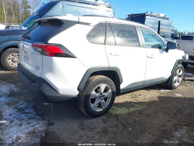 2T3P1RFV8KW011717 Toyota Rav4 Xle