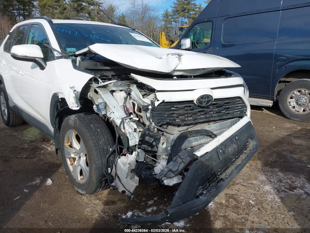 2T3P1RFV8KW011717 Toyota Rav4 Xle