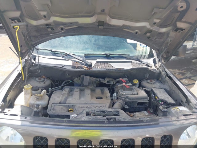 1C4NJPBB2GD774750 Jeep Patriot 75th Anniversary
