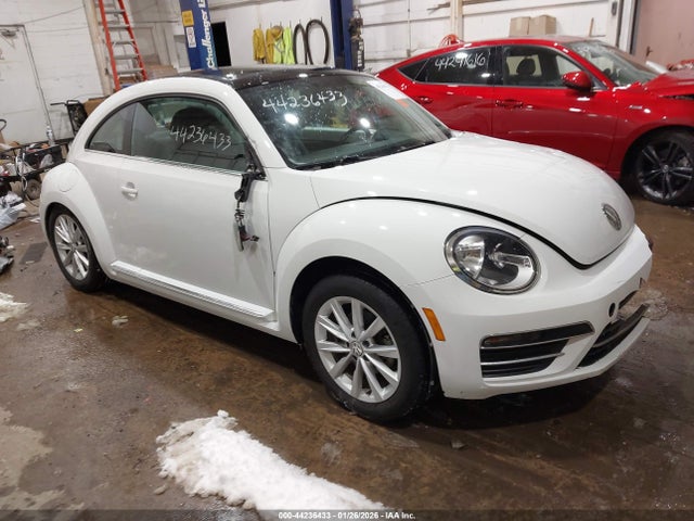 2018 VOLKSWAGEN BEETLE 3VWJD7AT3JM701024