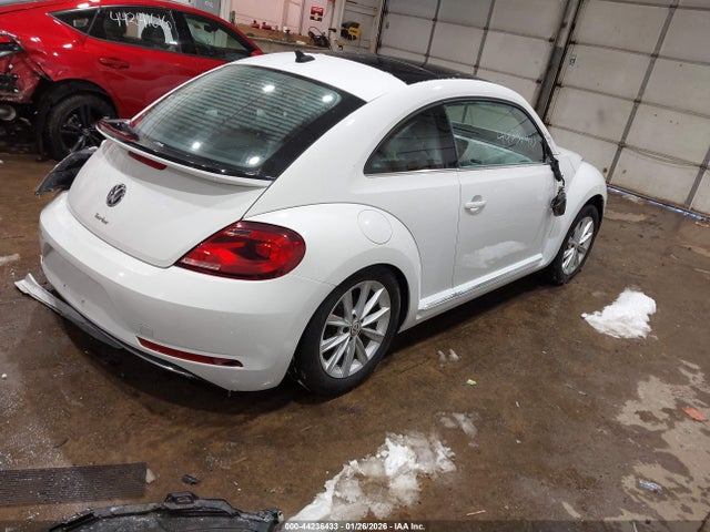 2018 VOLKSWAGEN BEETLE 3VWJD7AT3JM701024 Photo 3
