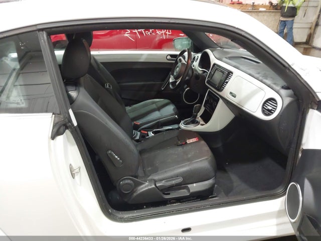 2018 VOLKSWAGEN BEETLE 3VWJD7AT3JM701024 Photo 4