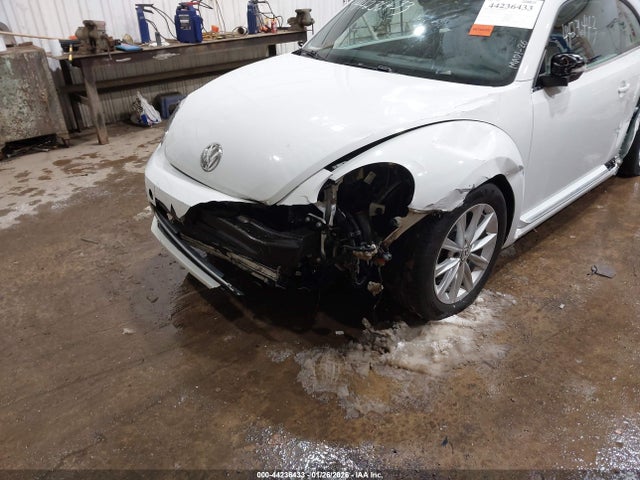 2018 VOLKSWAGEN BEETLE 3VWJD7AT3JM701024 Photo 5