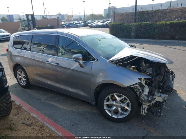 Chrysler Pacifica Touring Plus 2018 2C4RC1FG3JR126109 Image 14