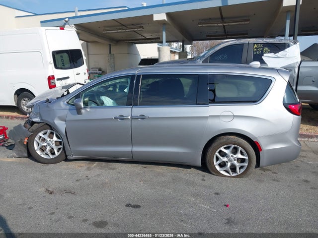 Chrysler Pacifica Touring Plus 2018 2C4RC1FG3JR126109 Image 15