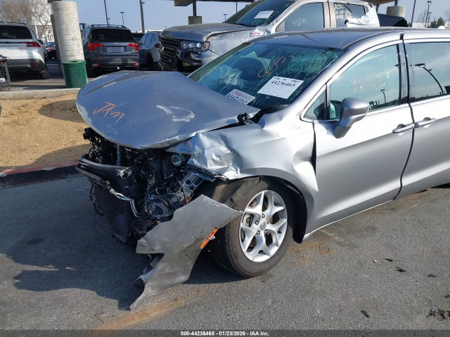 Chrysler Pacifica Touring Plus 2018 2C4RC1FG3JR126109 Image 19