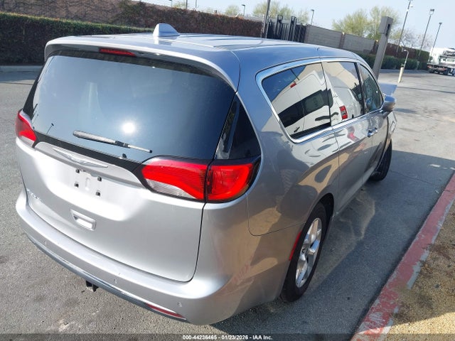 2018 CHRYSLER PACIFICA 2C4RC1FG3JR126109 Photo 3