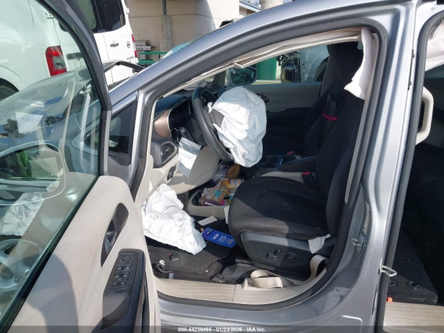 2018 CHRYSLER PACIFICA 2C4RC1FG3JR126109 Photo 4