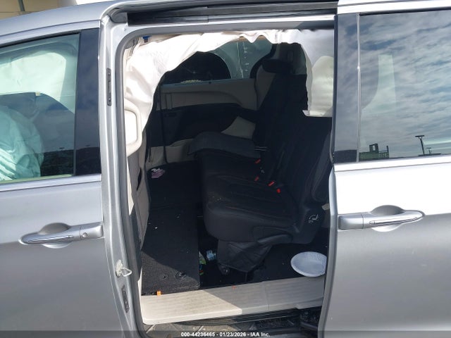 2018 CHRYSLER PACIFICA 2C4RC1FG3JR126109 Photo 7