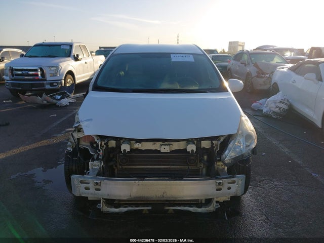 Toyota Prius V Three 2014 JTDZN3EU5EJ008182 Image 13