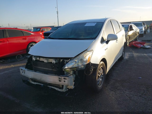 Toyota Prius V Three 2014 JTDZN3EU5EJ008182 Image 2