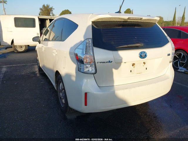 Toyota Prius V Three 2014 JTDZN3EU5EJ008182 Image 3